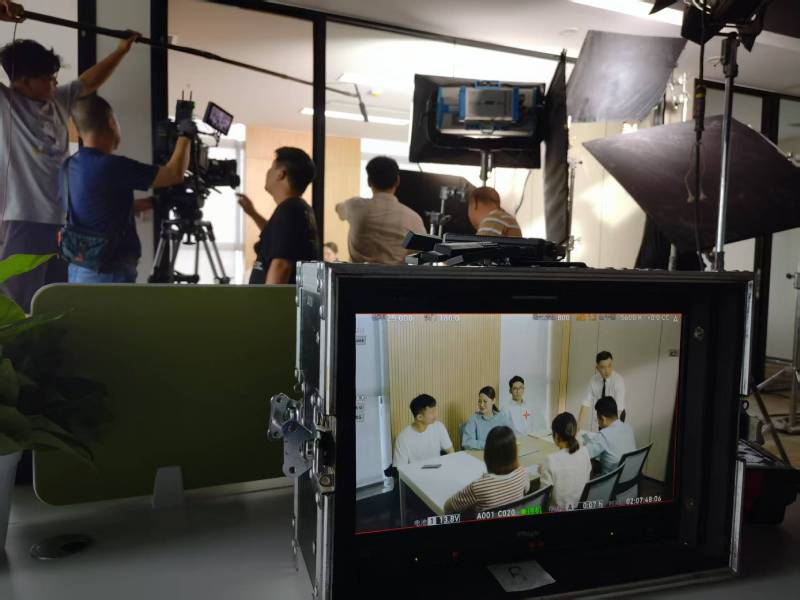 五原县TVC拍摄公司：科技产品视觉化大师，诠释未来感与功能美学