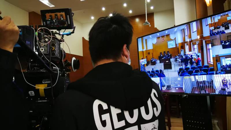 AI生成VS人工创意——五原县广告片拍摄公司的技术浪漫主义实践